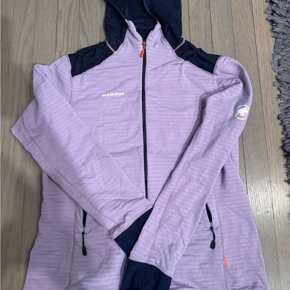 Mammut Women's Lavender and Navy Ski mid layer. size large